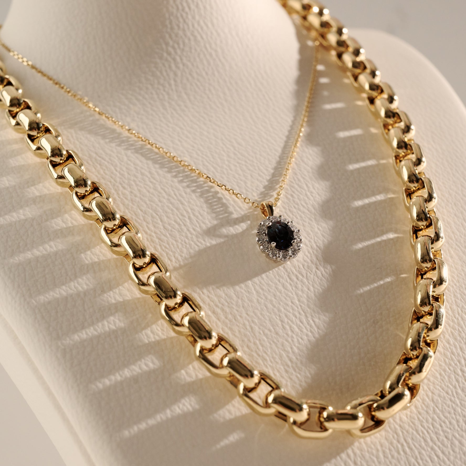 18ct Yellow Gold Rectangular Belcher Link Necklet