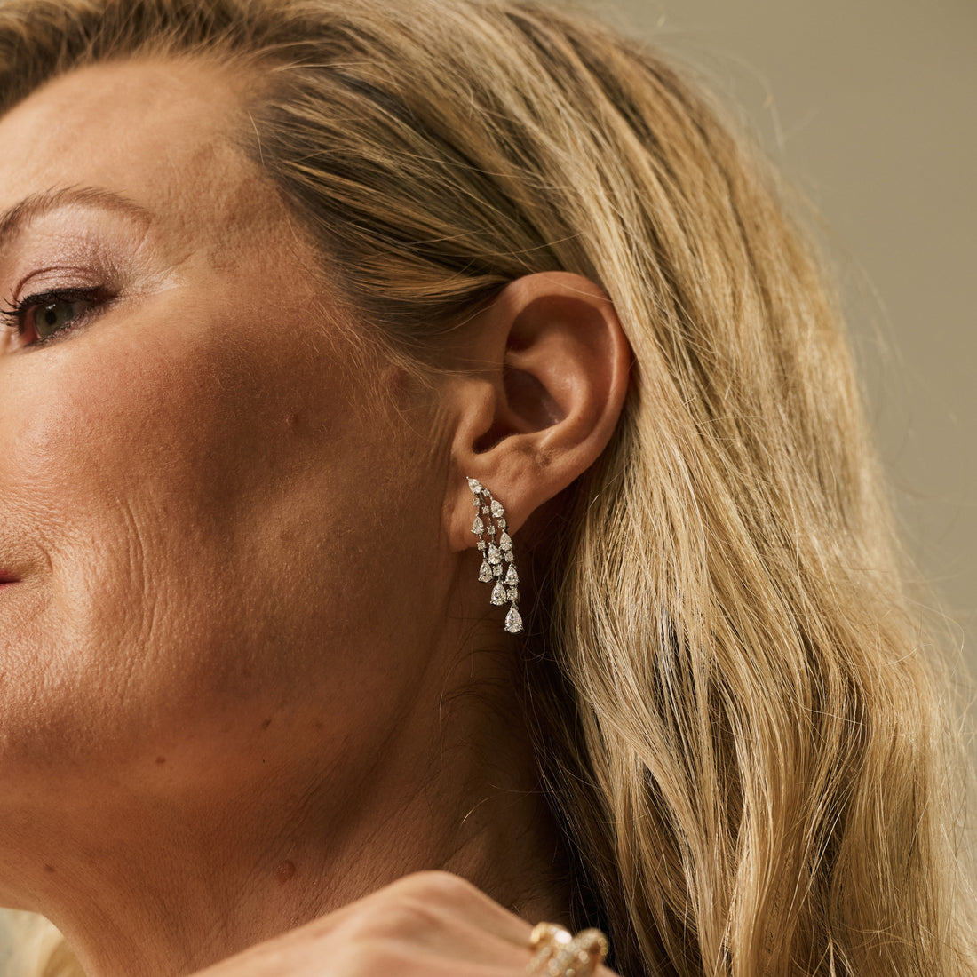 18ct White Gold Pear Cut Diamond Drop Earrings